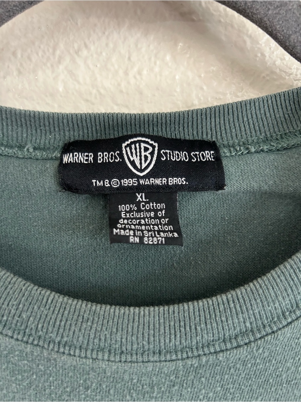 Vintage 1995 Warner Bros Bugs Bunny Basketball Embroidered Long Sleeve Mens XL - Picture 4 of 9